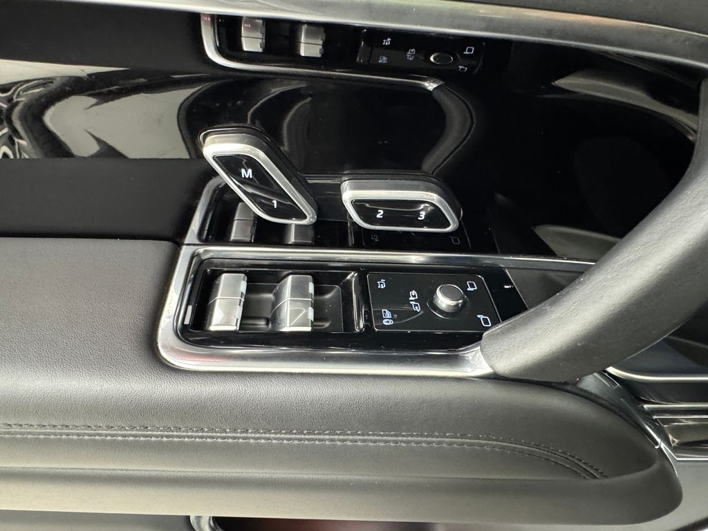 2023 Land Rover Range Rover SE photo 22
