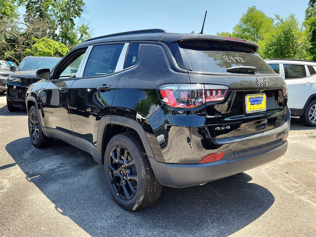 2024 Jeep Compass Latitude photo 4