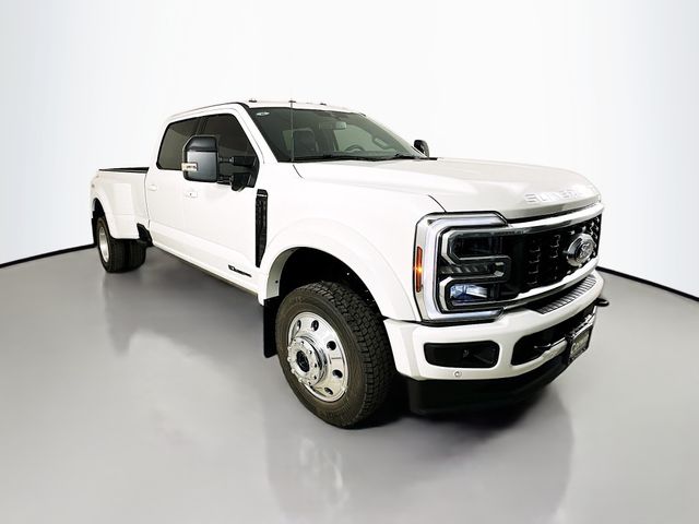 2026 Ford F-450 Super Duty Platinum's photo