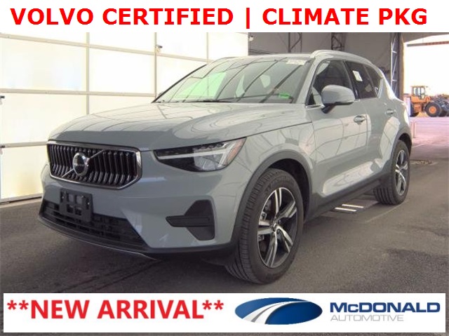 2025 Volvo XC40 Core