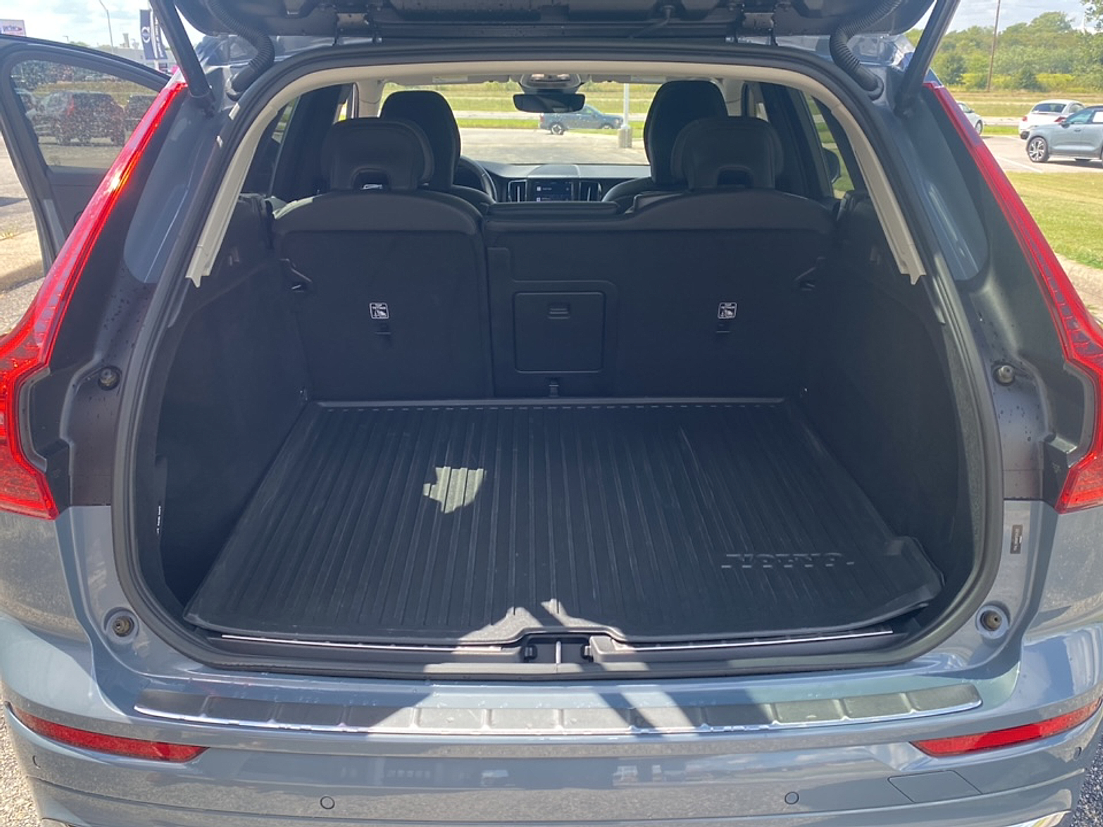 2023 Volvo XC60 B5 Plus photo 5