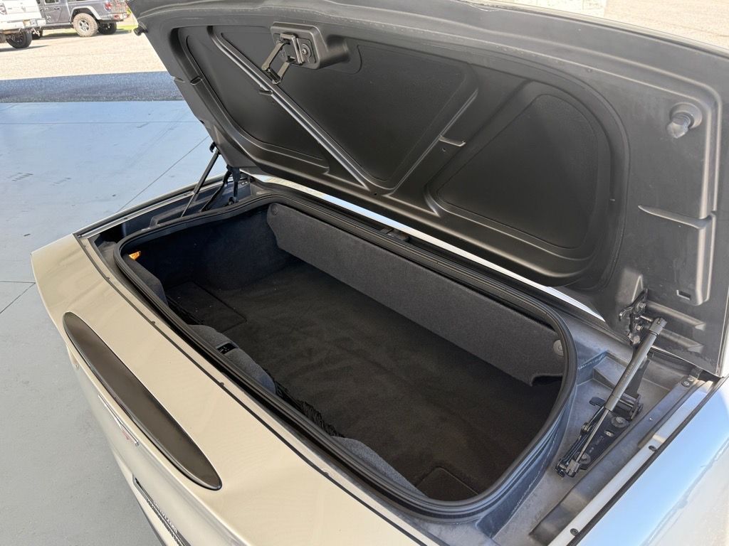 2005 Chevrolet Corvette Base photo 3