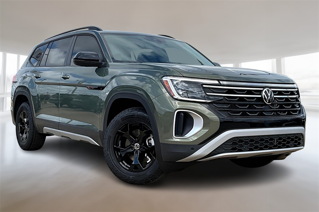 2026 Volkswagen Atlas Peak Edition SE photo 2