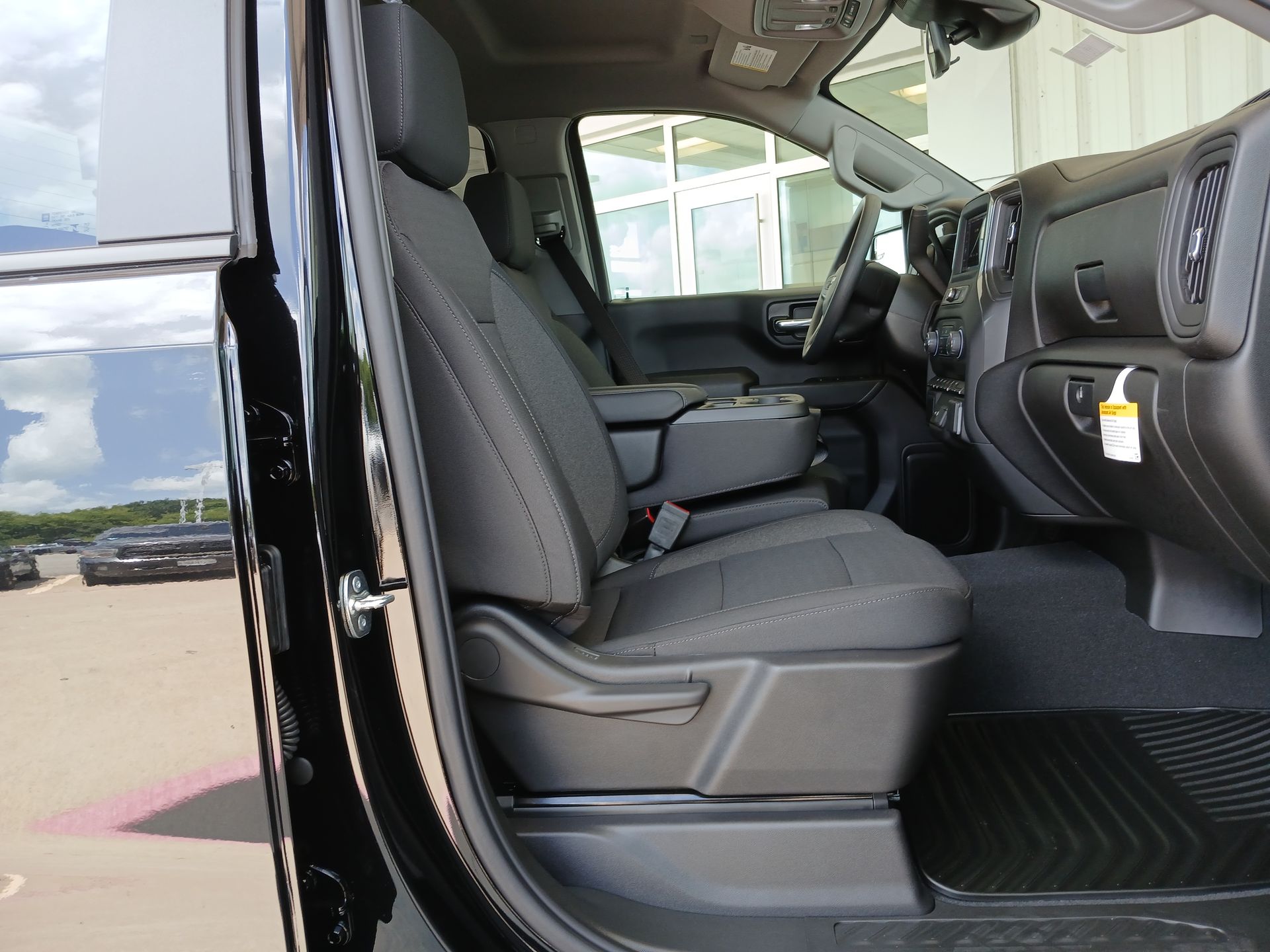 2025 Chevrolet Silverado 1500 Custom photo 27