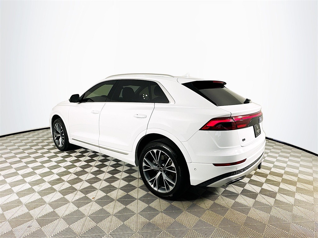 2025 Audi Q8 55 Premium Plus photo 5