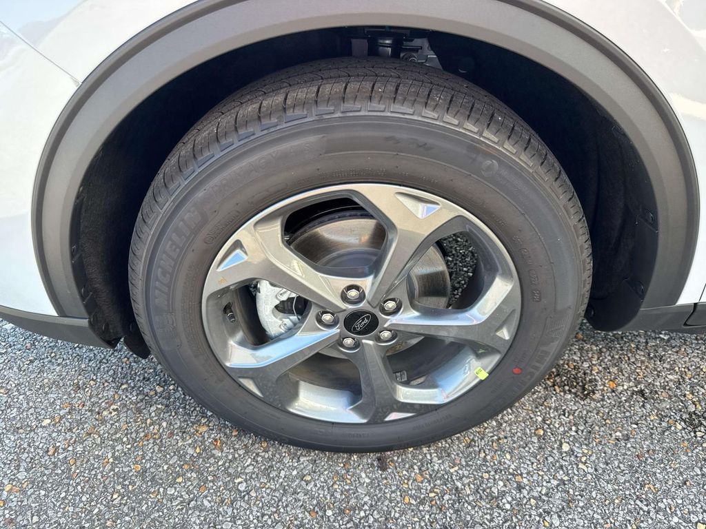 2025 Ford Escape ST-Line photo 2