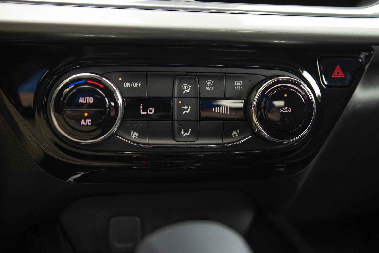 2025 Chevrolet Trax LT photo 17