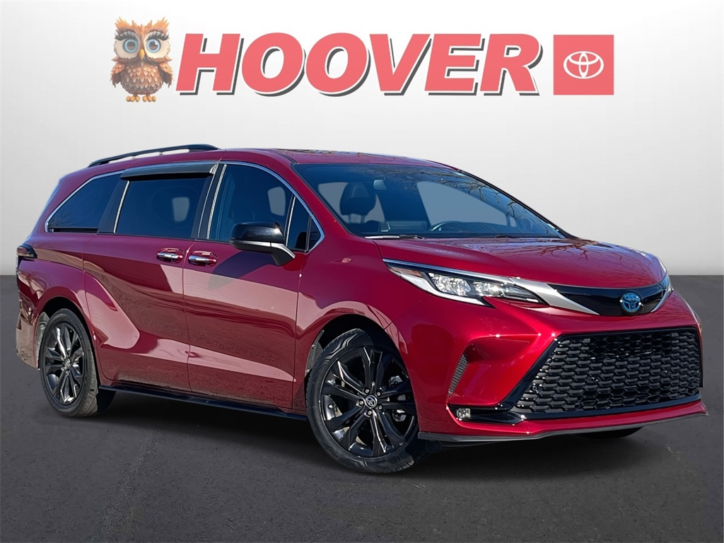 2023 Toyota Sienna XSE's photo