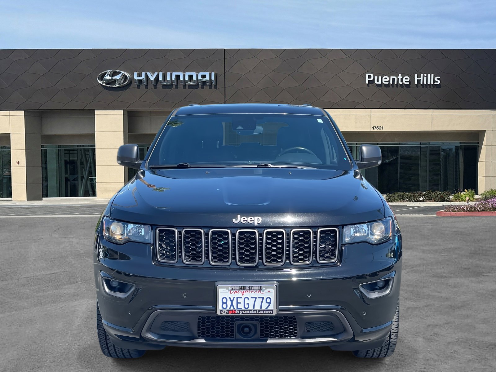 2021 Jeep Grand Cherokee Anniversary Edition photo 2