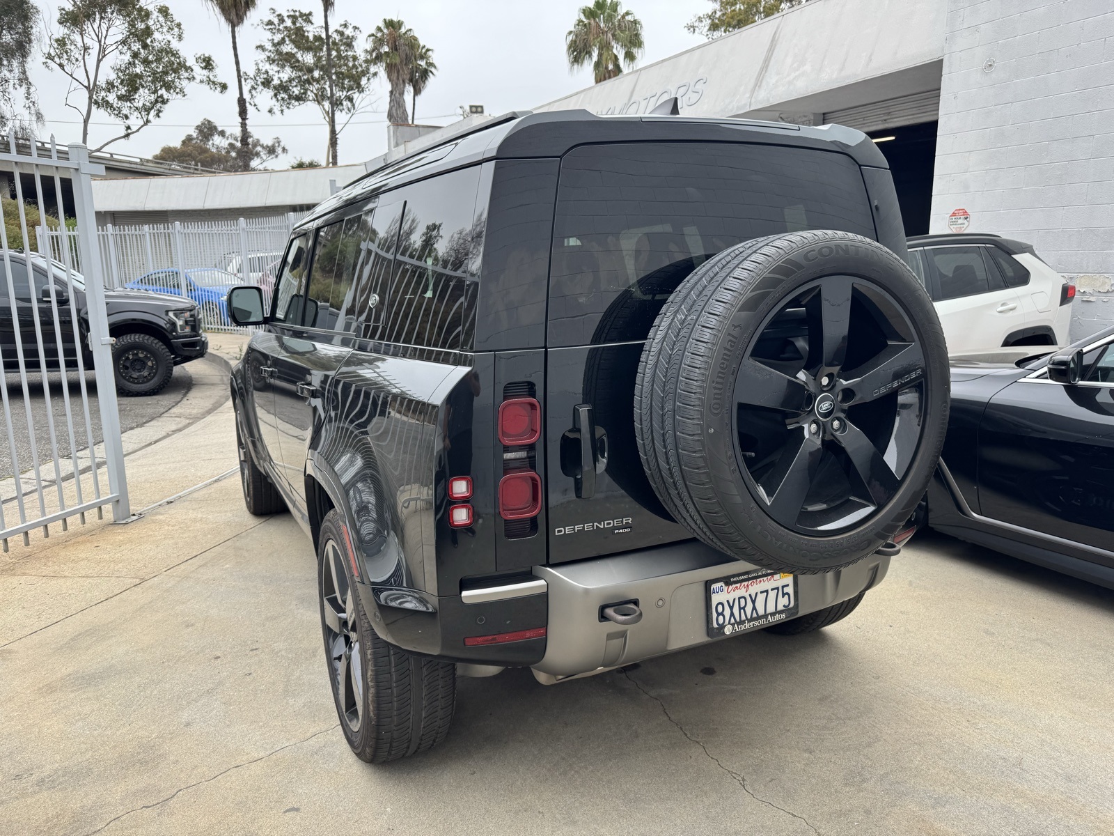 2022 Land Rover Defender 110 X-Dynamic HSE photo 7