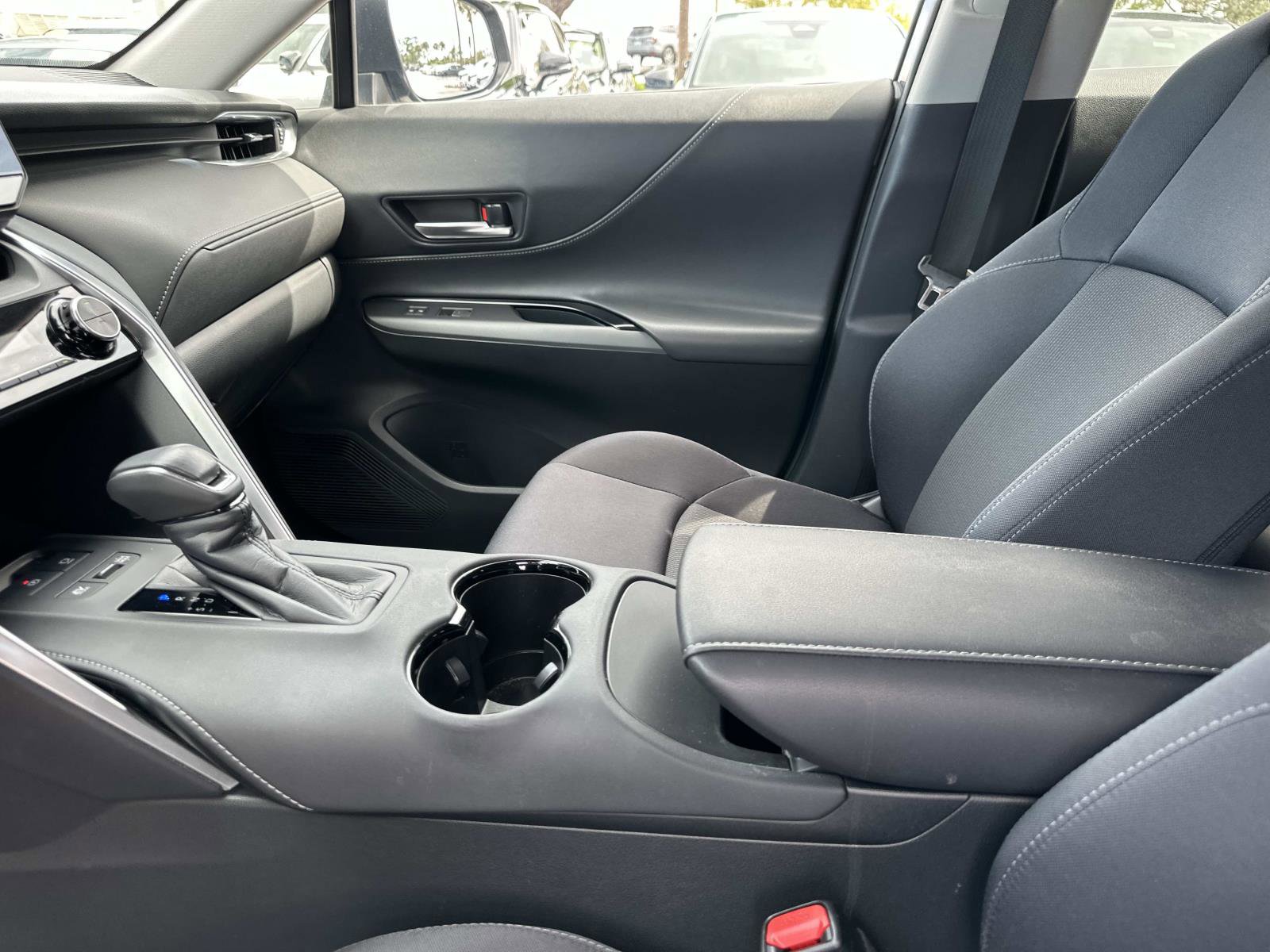 2023 Toyota Venza LE photo 23