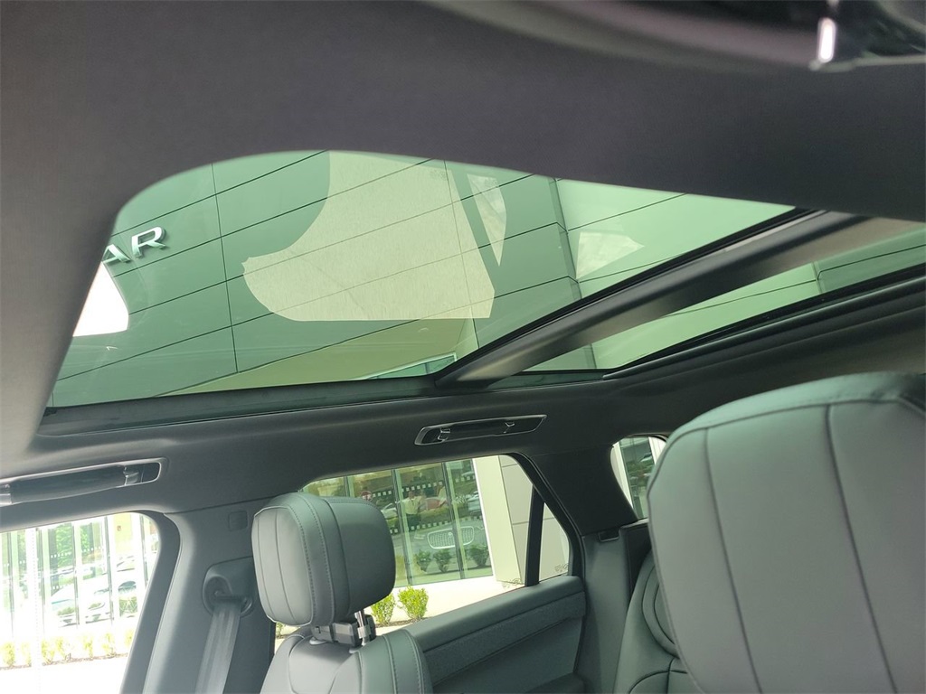 2025 Land Rover Range Rover Sport SE photo 9