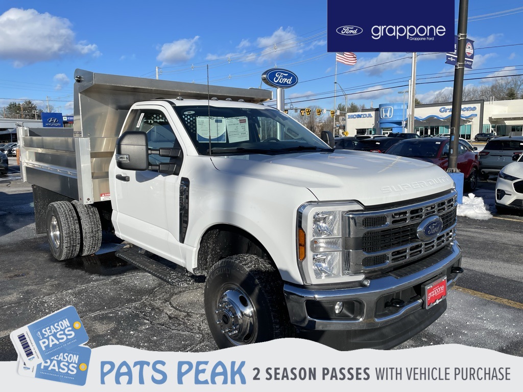 2025 Ford F-350 Super Duty Chassis Cab XL's photo