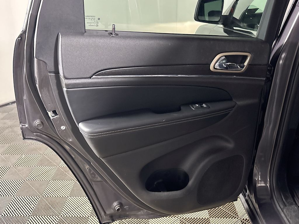 2017 Jeep Grand Cherokee Limited photo 17