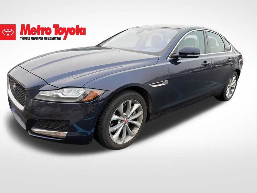 2018 Jaguar XF Premium's photo