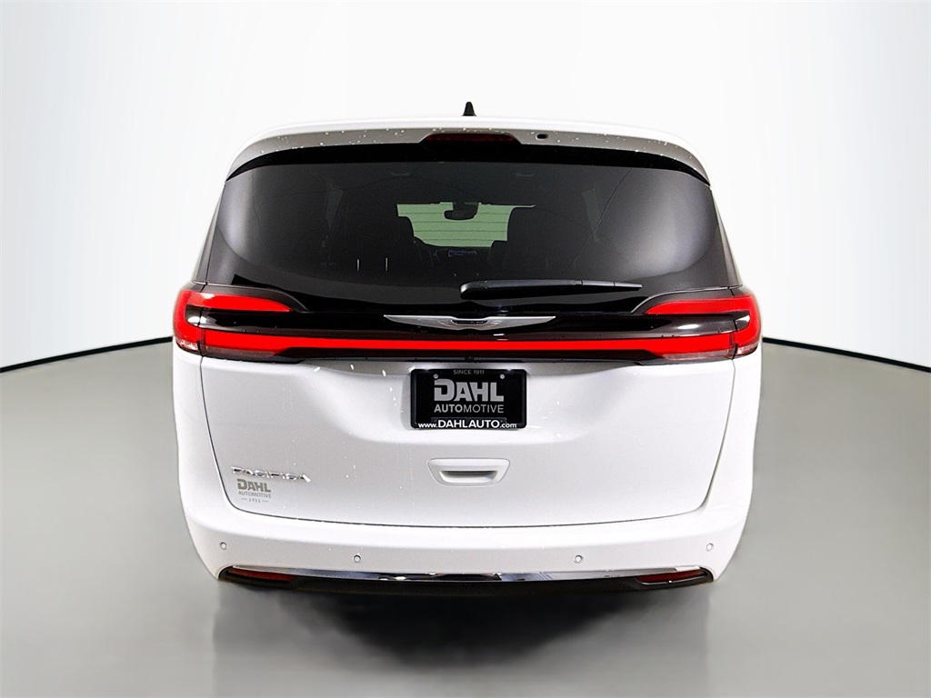 2025 Chrysler Pacifica photo 5