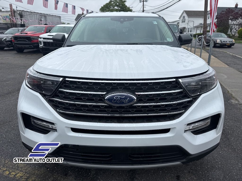 2023 Ford Explorer XLT photo 3