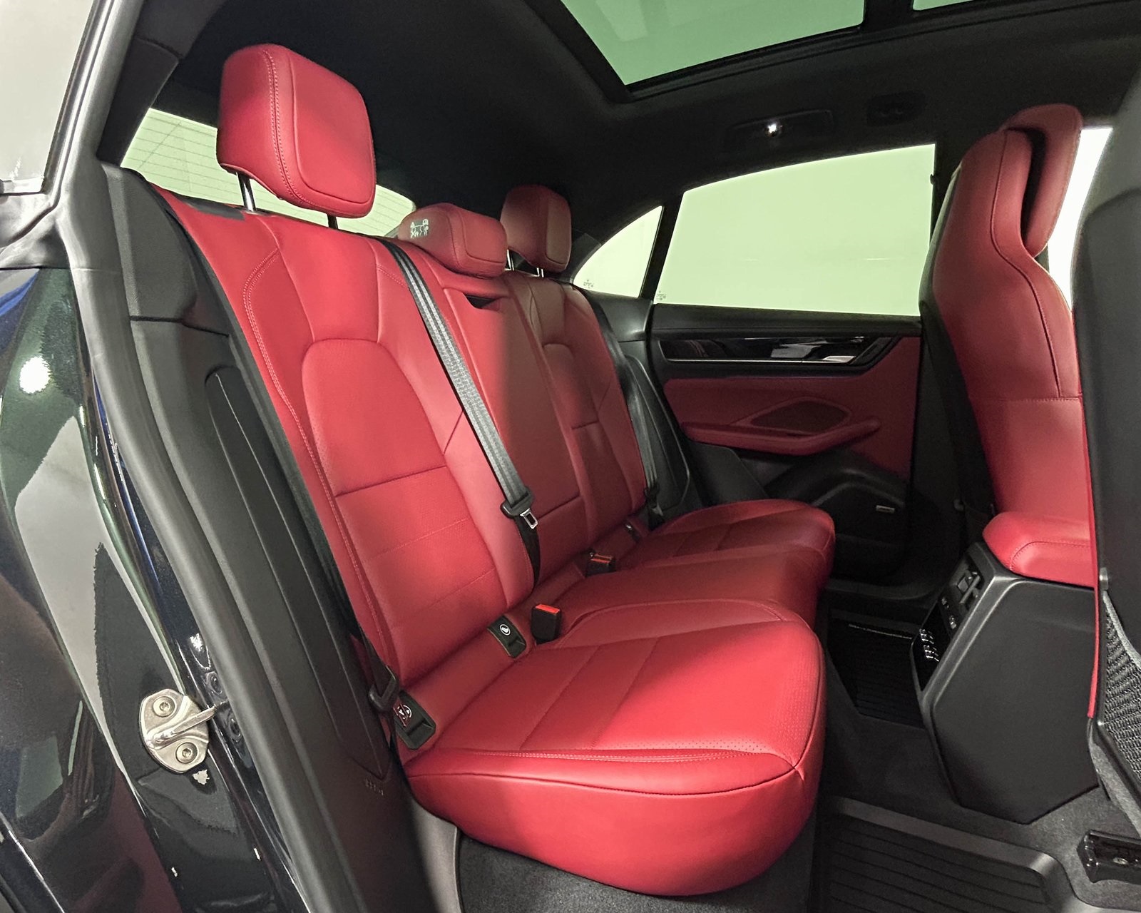 2024 Porsche Macan Electric 4 photo 25