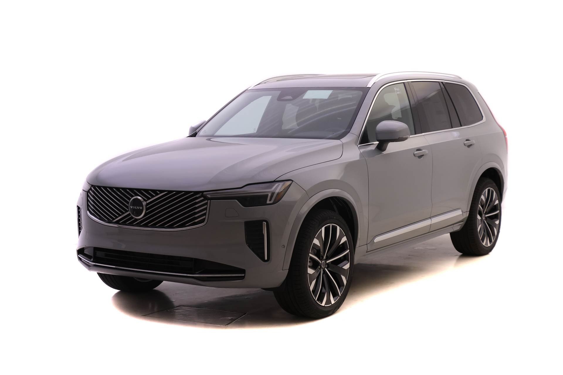 2026 Volvo XC90 Plus's photo