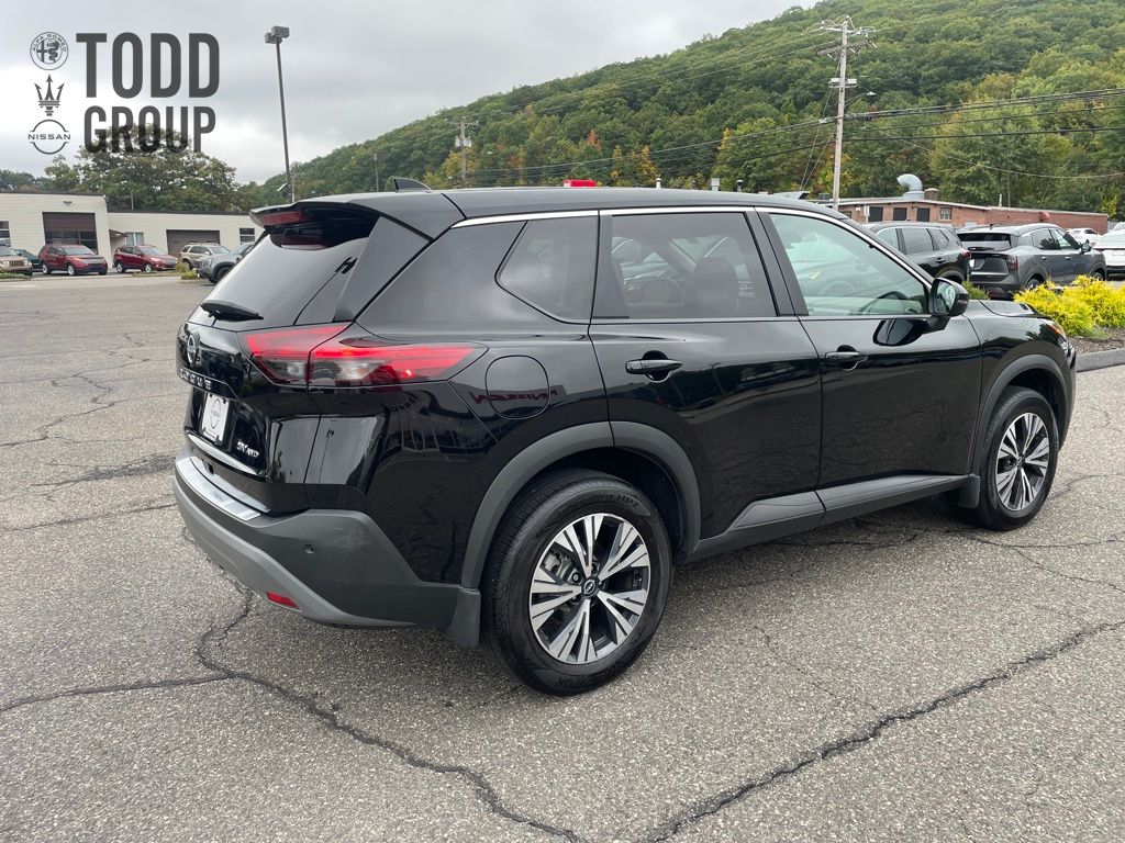 2022 Nissan Rogue SV photo 3
