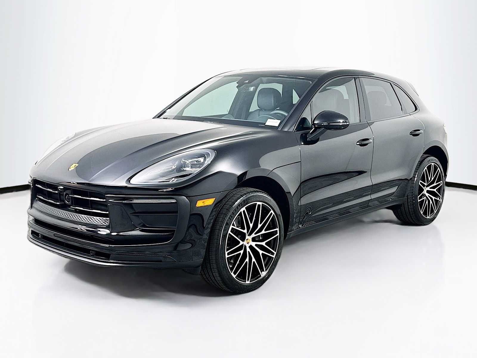 2025 Porsche Macan's photo