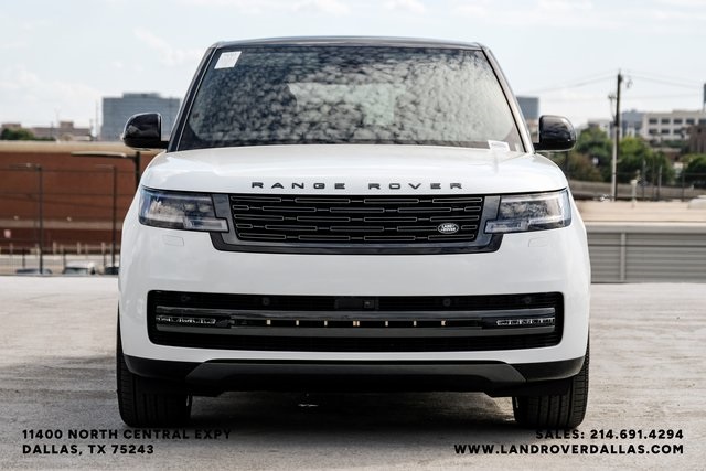 2025 Land Rover Range Rover SE photo 3