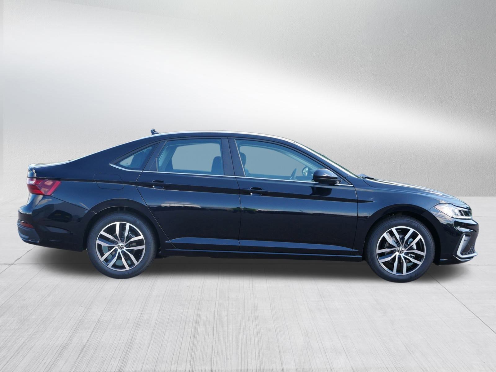 2025 Volkswagen Jetta SE photo 2