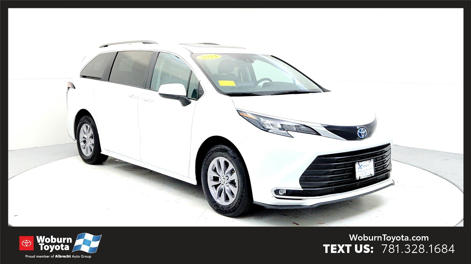 2024 Toyota Sienna XLE's photo