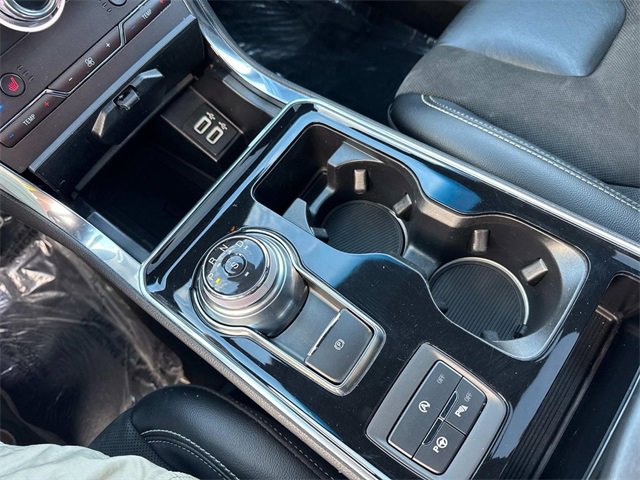 2020 Ford Edge ST photo 23
