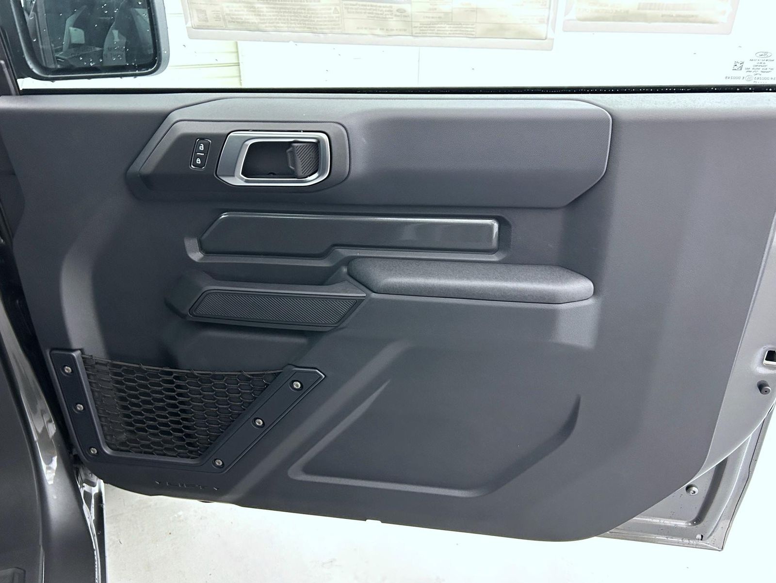 2025 Ford Bronco Base photo 16