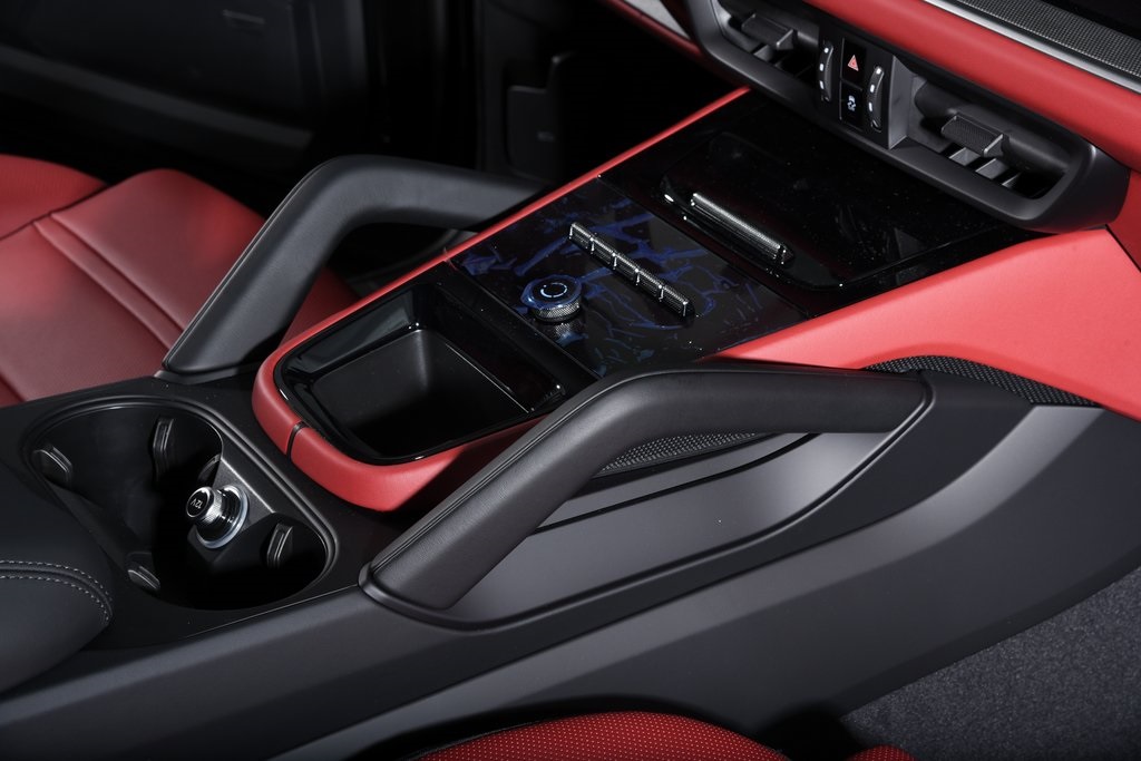 2025 Porsche Cayenne photo 19