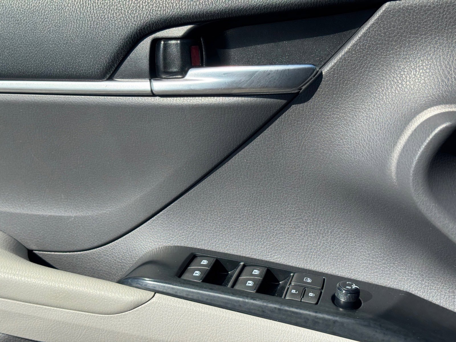 2018 Toyota Camry LE photo 15
