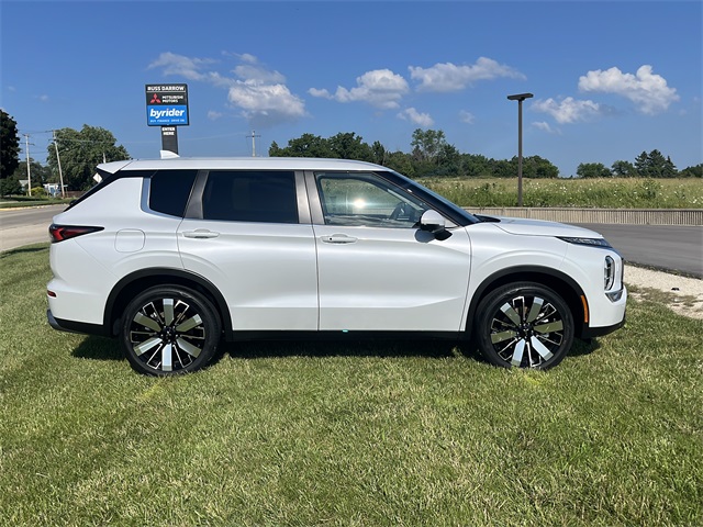 2025 Mitsubishi Outlander SE photo 6