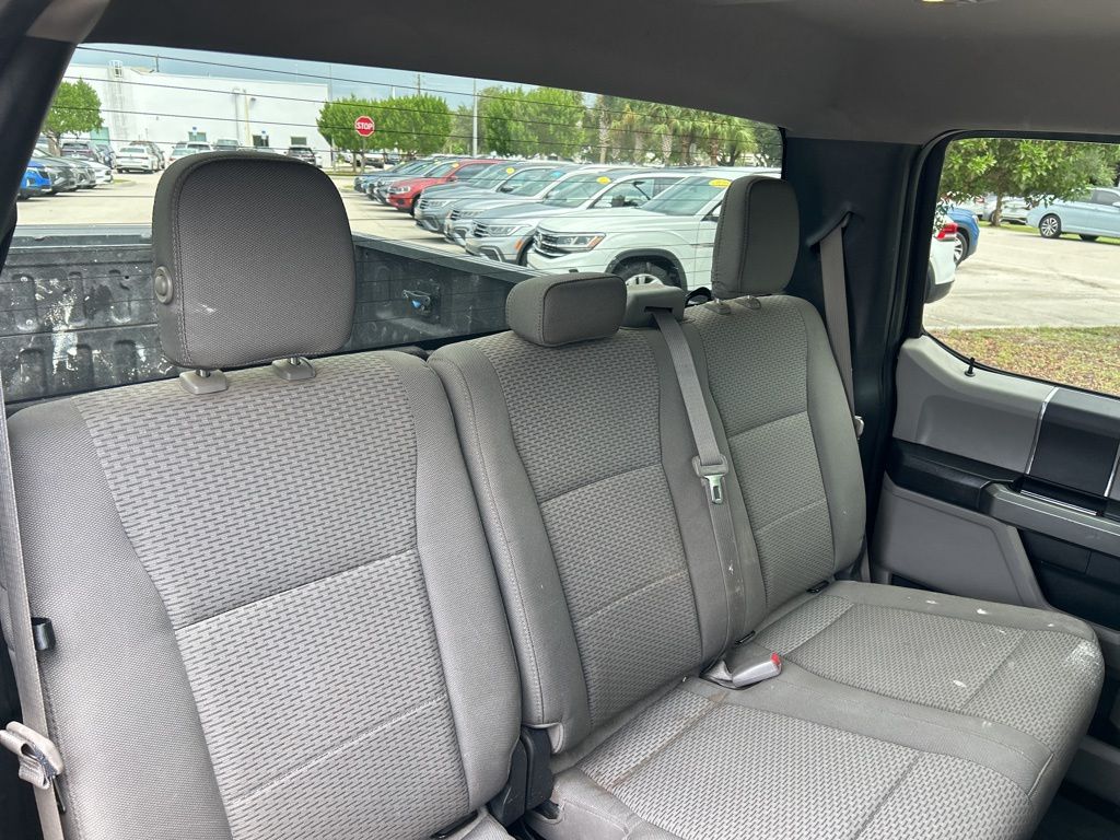 2015 Ford F-150 XLT photo 32