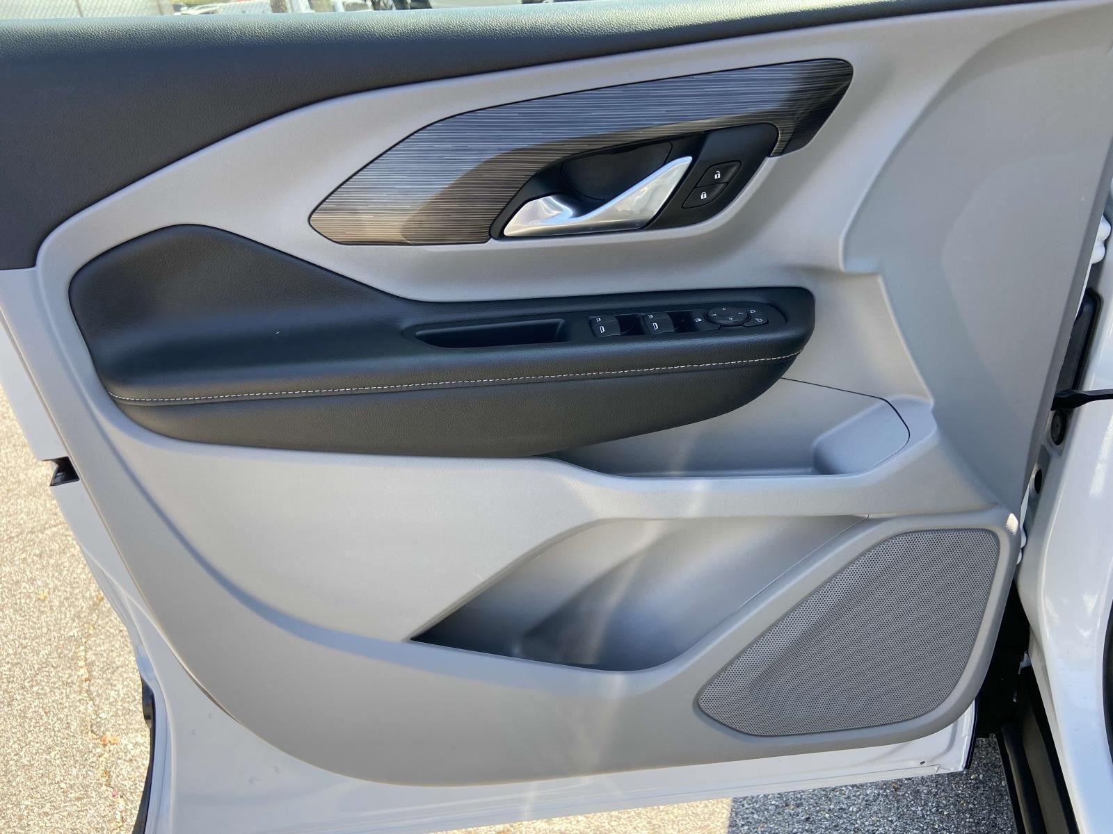 2024 Gmc Terrain SLE photo 3