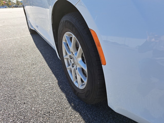 2021 Chrysler Voyager LXi photo 4