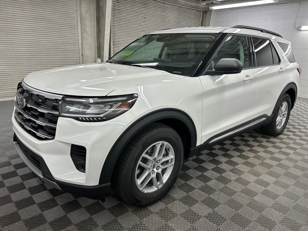2025 Ford Explorer photo 8