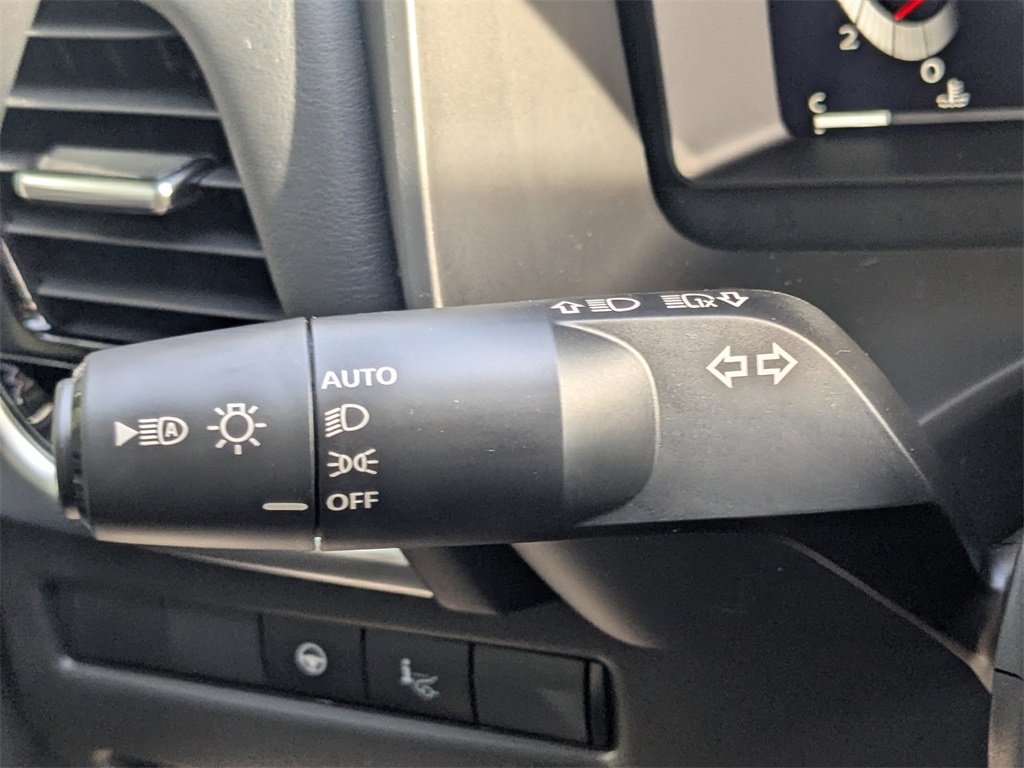 2025 Nissan Rogue SL photo 28