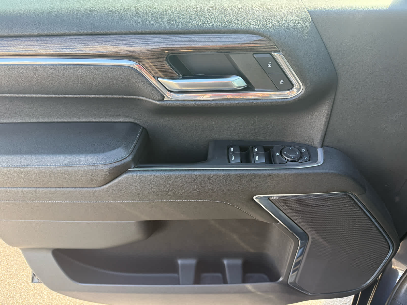 2024 Chevrolet Silverado 1500 LT photo 23