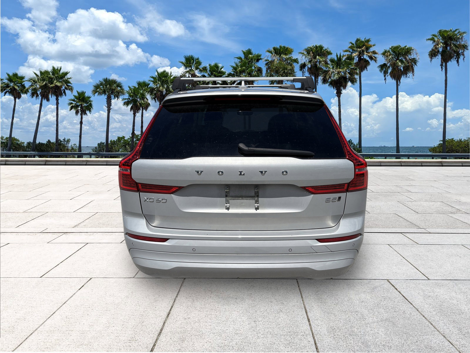 2022 Volvo XC60 Momentum photo 8