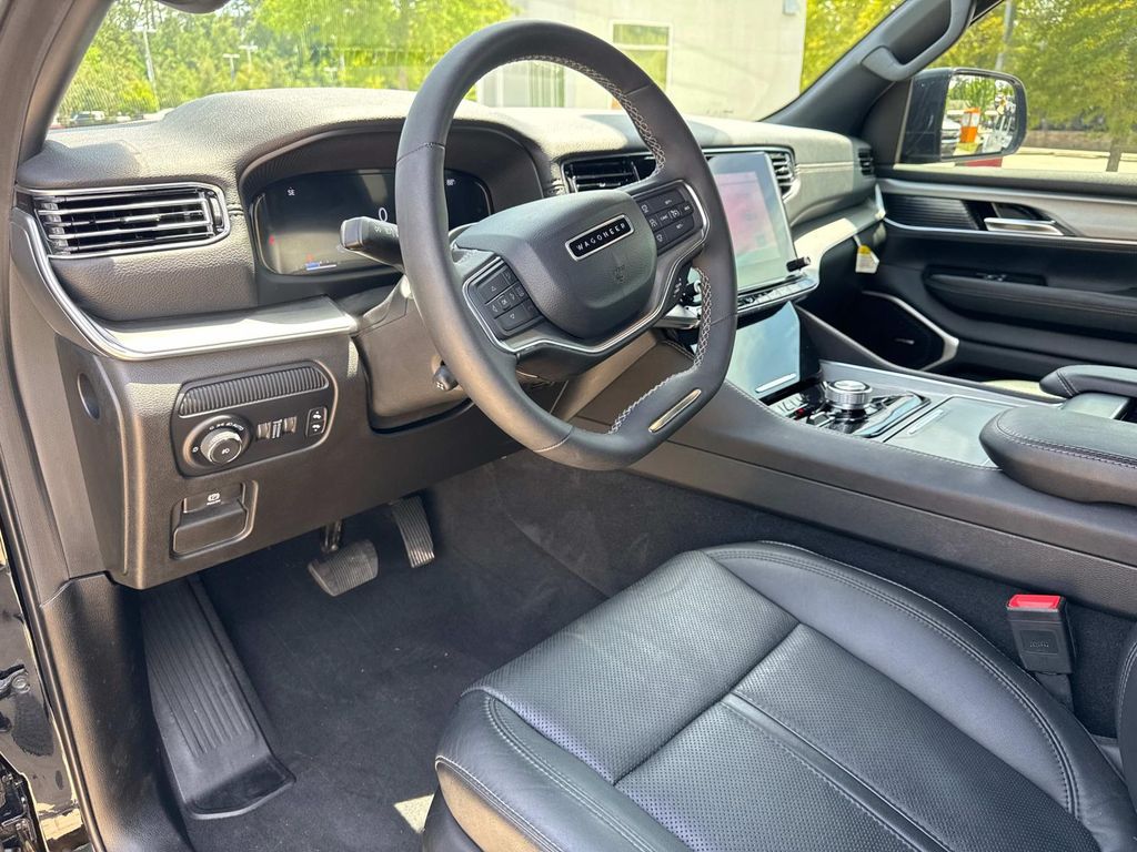 2023 Jeep Wagoneer Series II Carbide photo 15