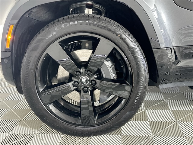 2025 Land Rover Defender 110 X-Dynamic SE photo 27