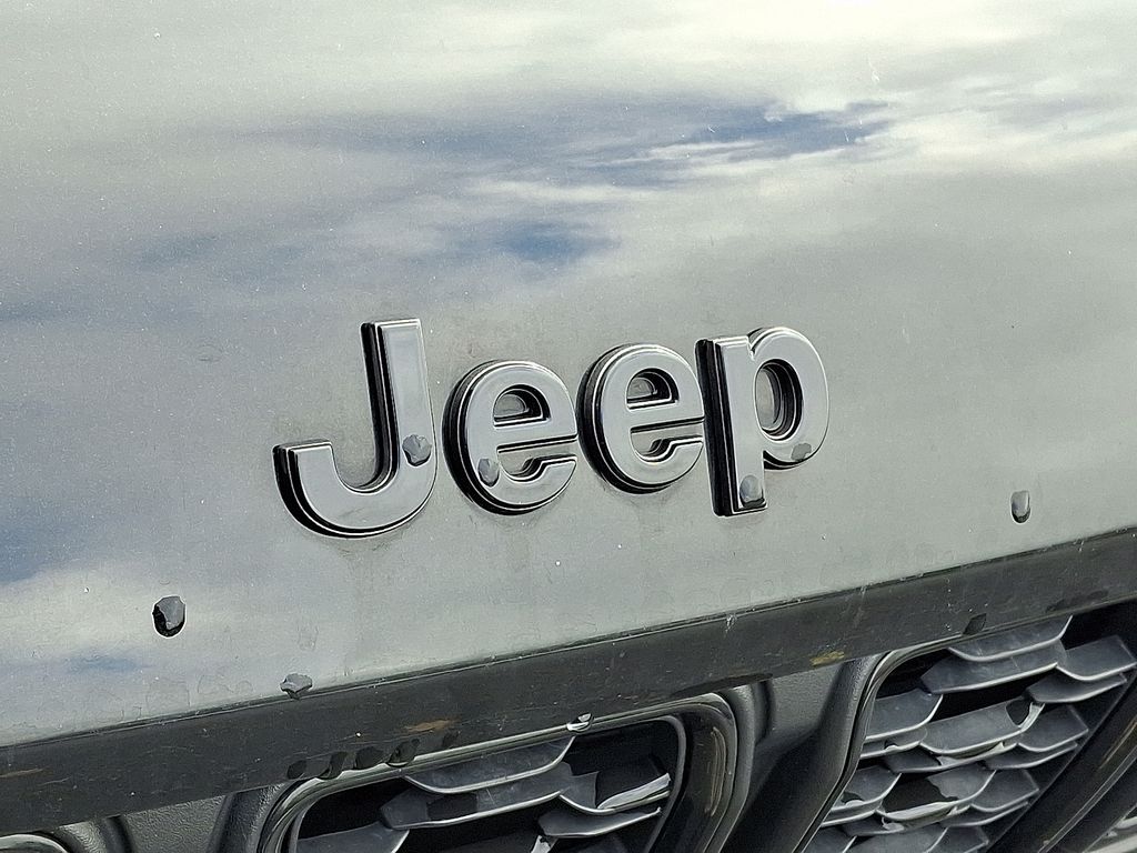 2023 Jeep Grand Cherokee Altitude photo 3