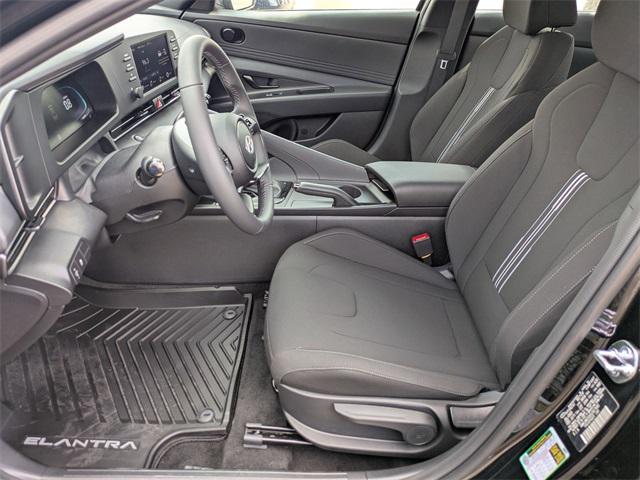 2025 Hyundai Elantra SEL Sport photo 9