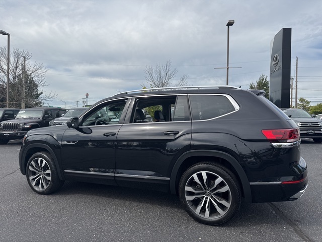 2023 Volkswagen Atlas V6 SEL Premium R-Line photo 2