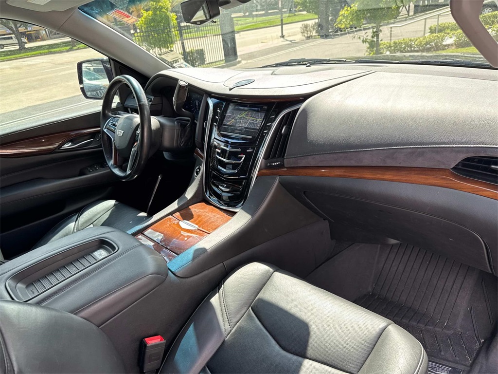 2019 Cadillac Escalade Premium Luxury photo 9