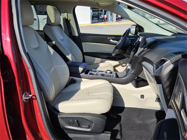 2021 Ford Edge Titanium photo 14
