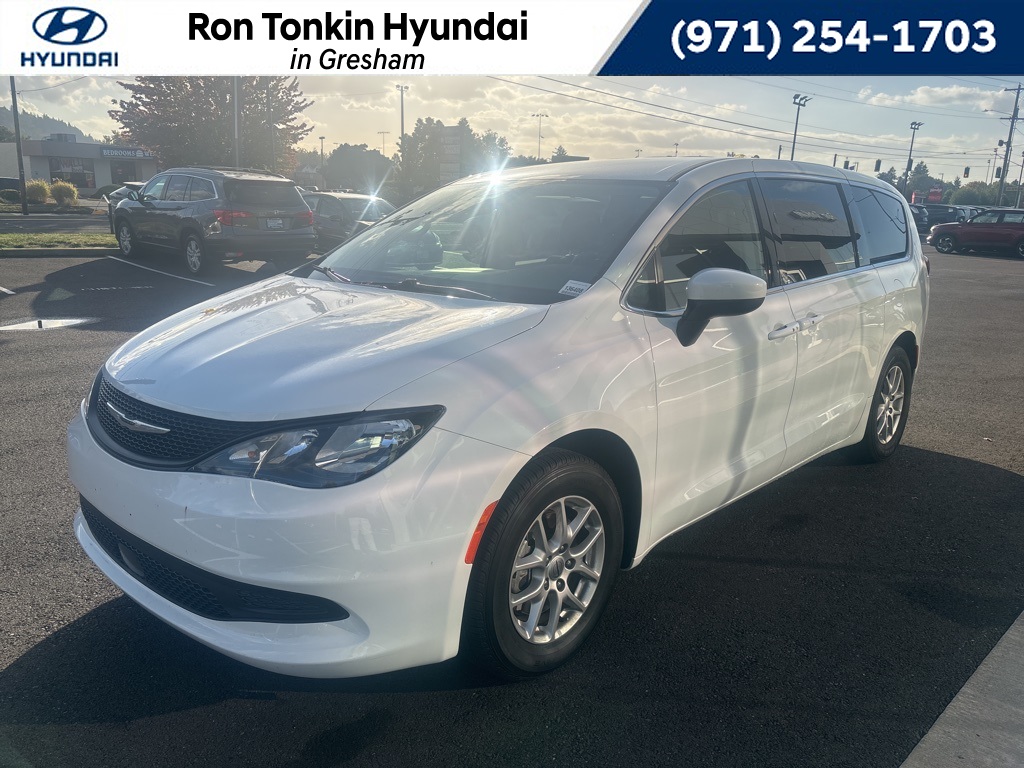 Chrysler Voyager LX's photo