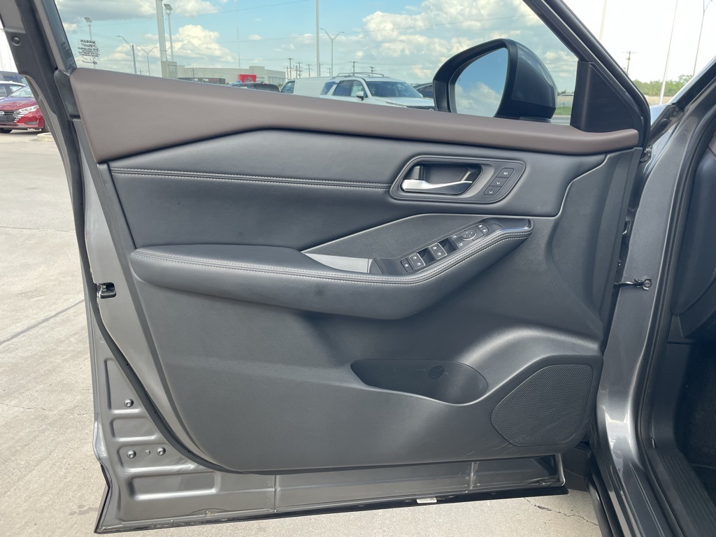 2023 Nissan Rogue SL photo 13