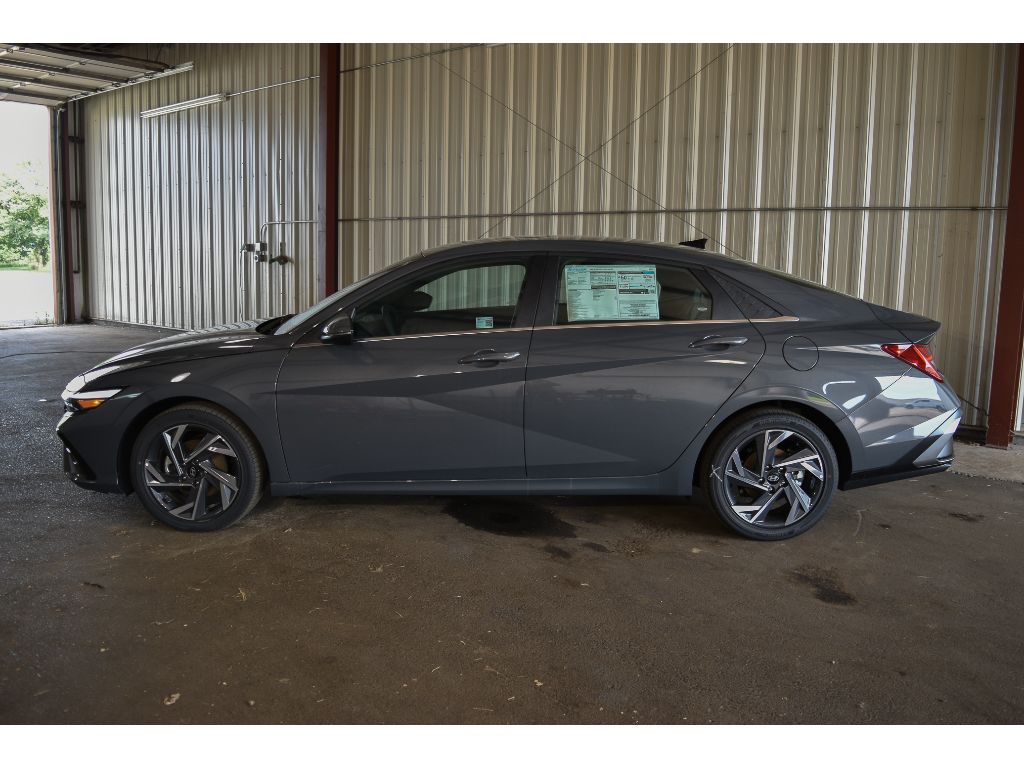 2025 Hyundai Elantra Hybrid Limited photo 3